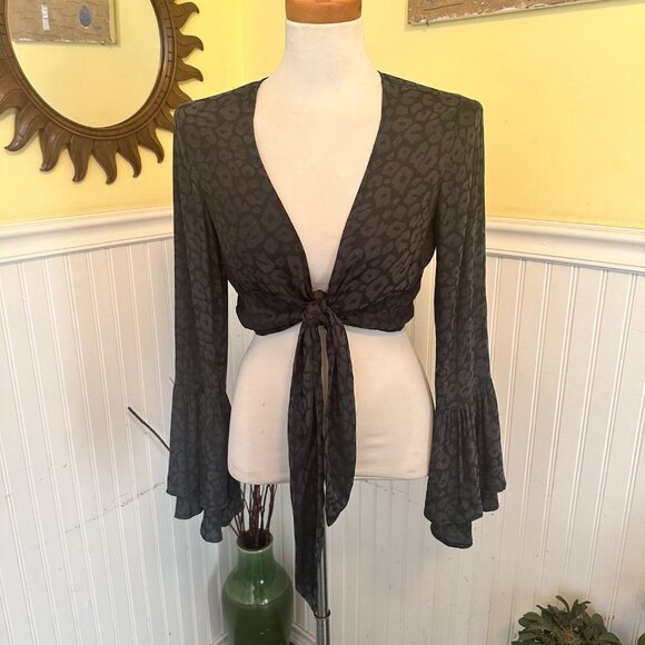 Show me your mumu XS leopard print metallic blue wrap crop top long sleeve - Picture 1 of 7
